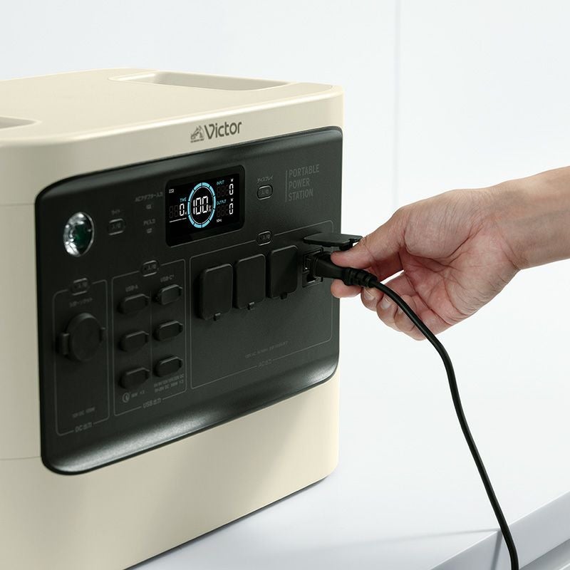 【新品】台風の停電対策に！Victorの大型ポータブル電源（定価よりかなり安くします）BN-RF1100 いつもの家電が使える! 災害への備え | ポータブル電源 | Victor